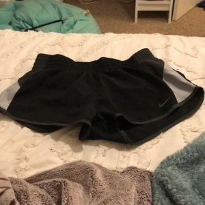 BLACK NIKE SHORTS